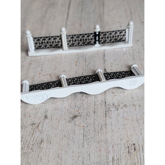 Dept 56 iron fence snow village accessory Xmas set - Picture 5 of 5